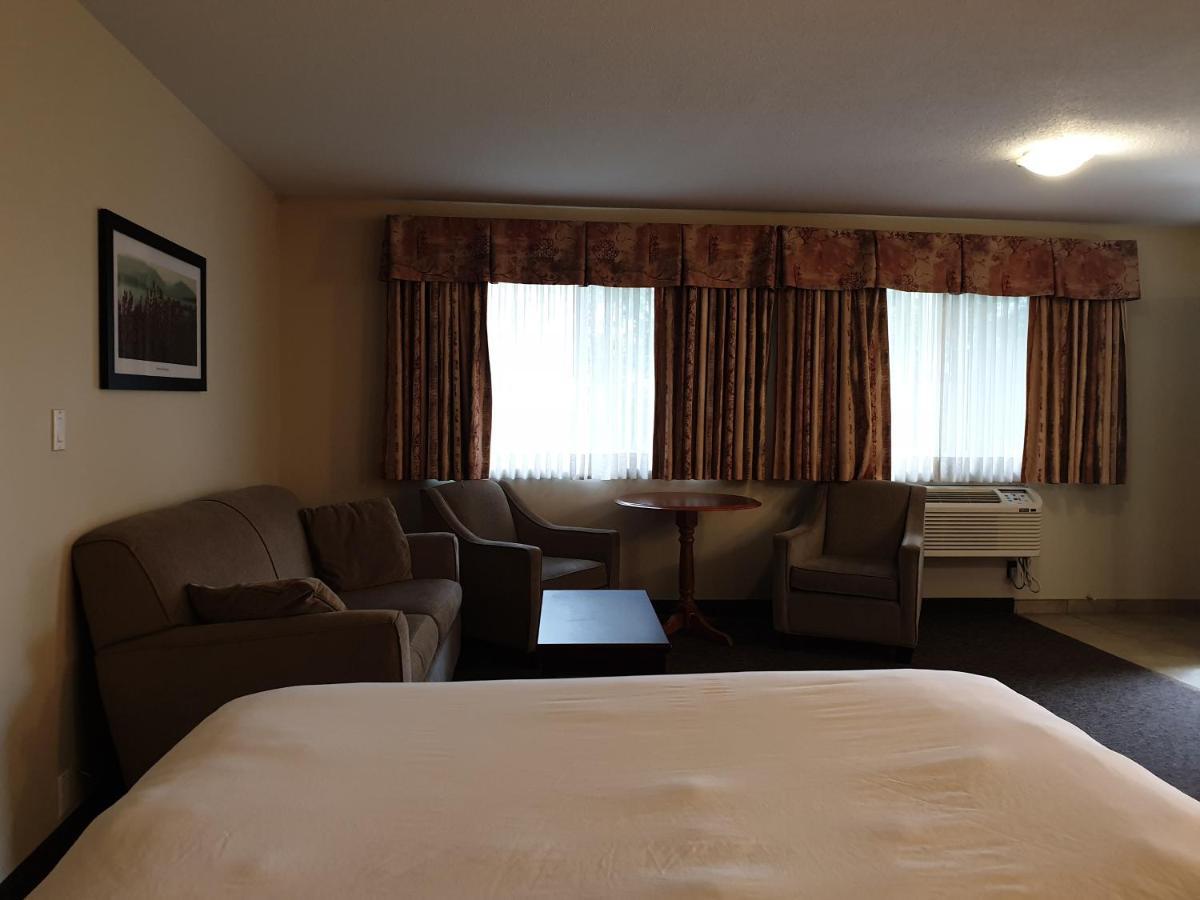 Riverland Inn & Suites Kamloops Exterior foto
